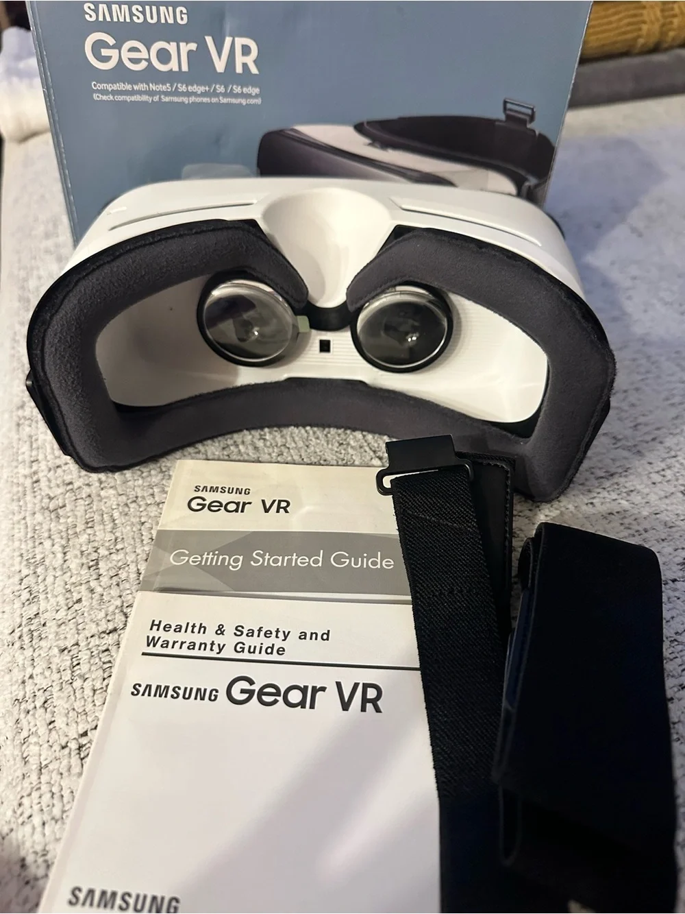 Samsung Gear VR Headset in White and Black with Oculus